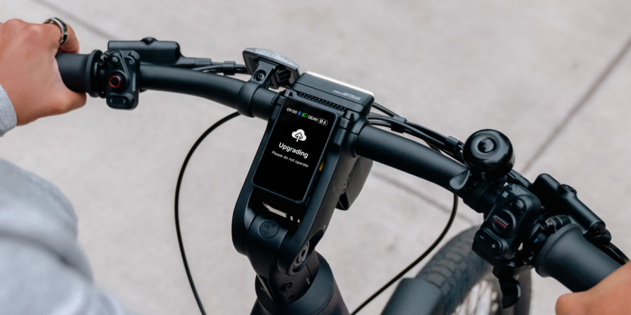 Segway Myon's removable battery highlighting its 80-mile range capability