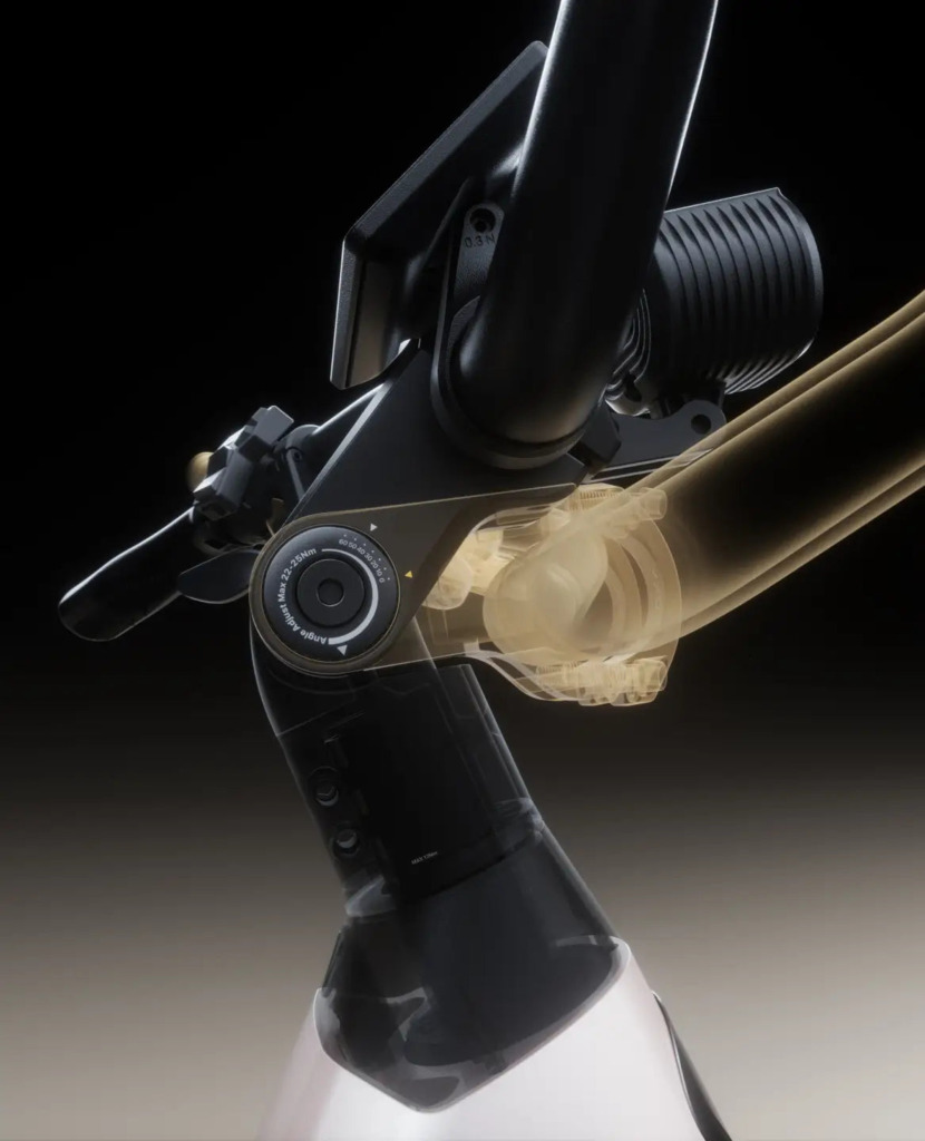 Detail of Velotric Discover M ergonomic saddle and grips