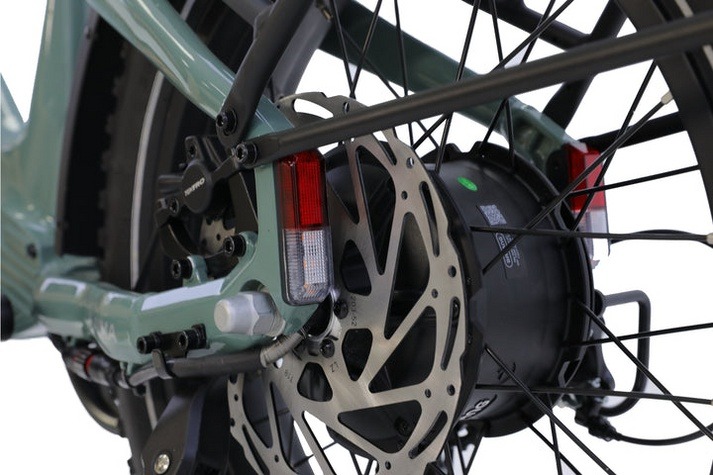 AIMA Big Sur Sport 2.0 rear disc brake rotor and hub detail AIMA Big Sur Sport 2.0 rear disc brake rotor and hub detail
